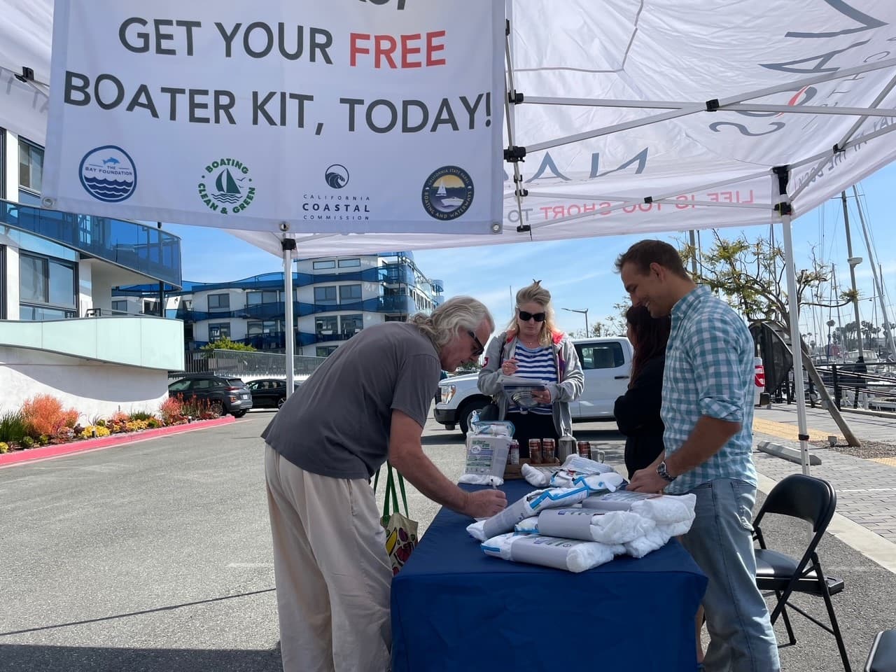 Dockwalkers engaging in Marina del Rey